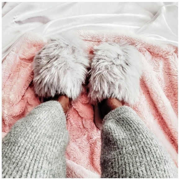 ASOS Faux Fur Slippers Gray Size 7-8 - Picture 5 of 6